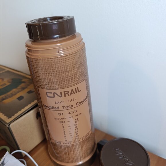 Canadian CN RAIL SAVE FUEL bottle Alladin - Picture 2 of 6